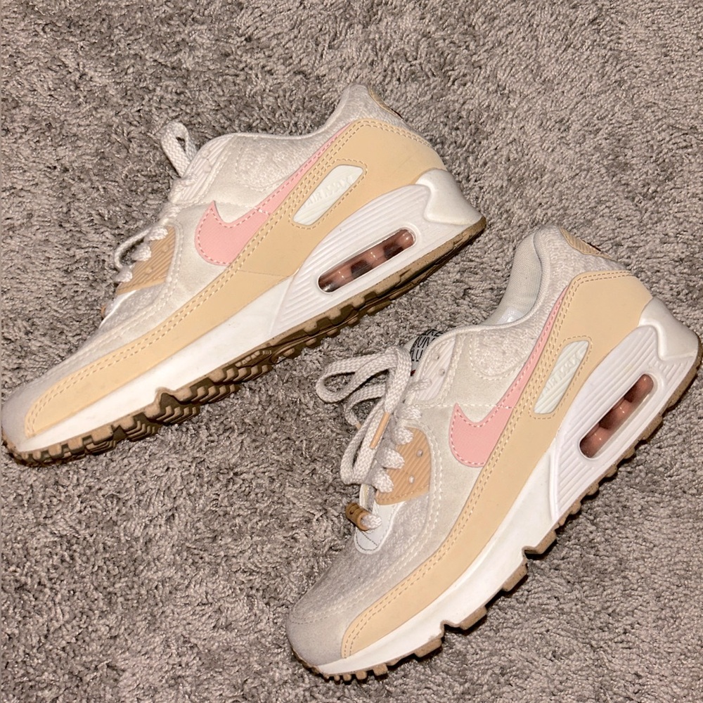 NIKE AIR MAX